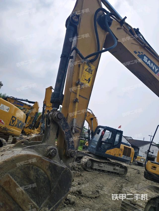 小臂整体左后（工作和回转装置）