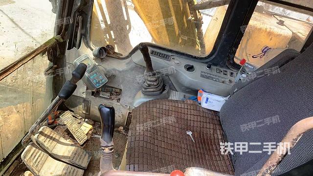 驾驶室整体(整机外观) 驾驶室整体(整机外观)