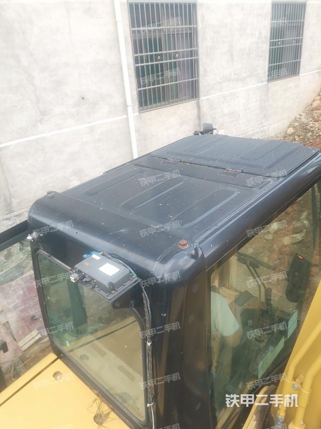 驾驶室顶部（整机外观）