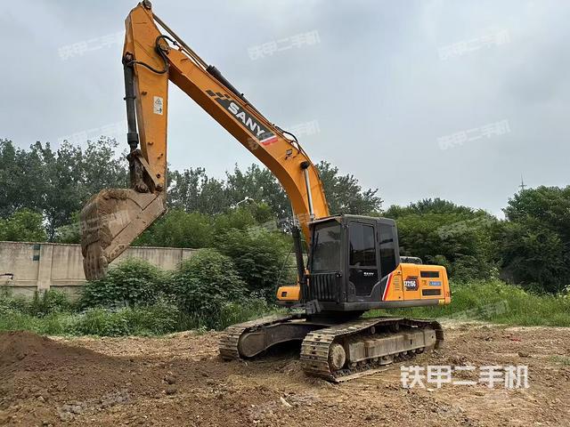 三一重工SY215C挖掘機(jī)