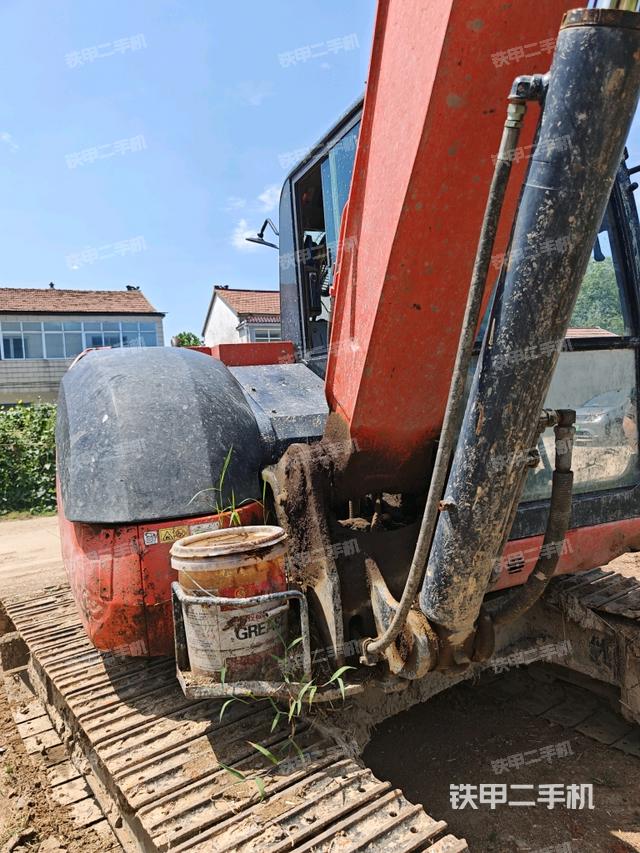 转盘和下车架正前(工作和回转装置) 转盘和下车架正前(工作和回转装置)