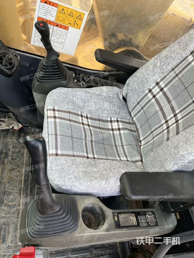 驾驶室整体(整机外观) 驾驶室整体(整机外观)