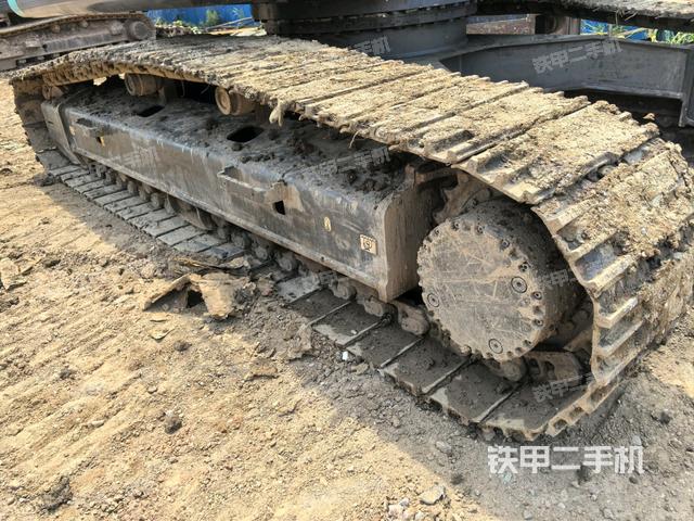 单侧履带整体(整机外观) 单侧履带整体(整机外观)