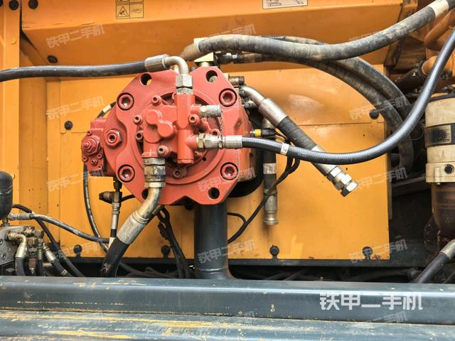 液壓泵艙室正面整體(整機外觀) 液壓泵艙室正面整體(整機外觀)