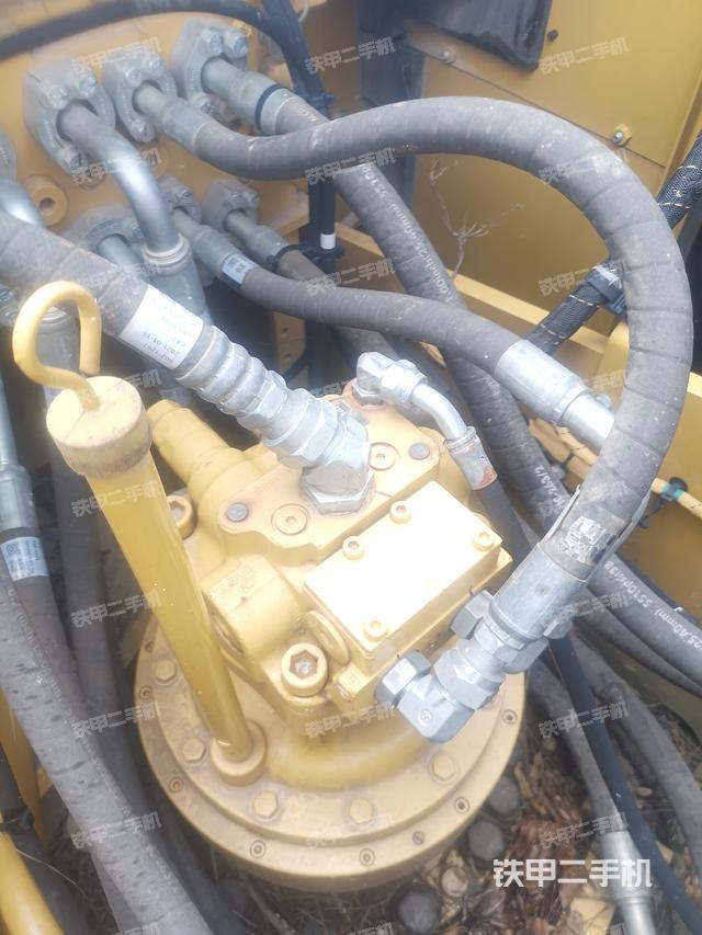 回转马达和主控阀（整机外观）