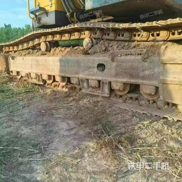 单侧履带整体(整机外观) 单侧履带整体(整机外观)