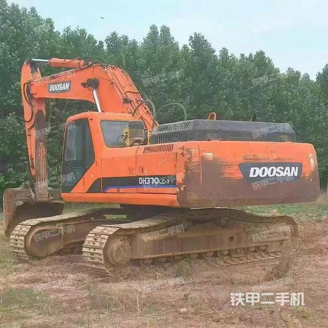 驾驶室整体(整机外观) 驾驶室整体(整机外观)