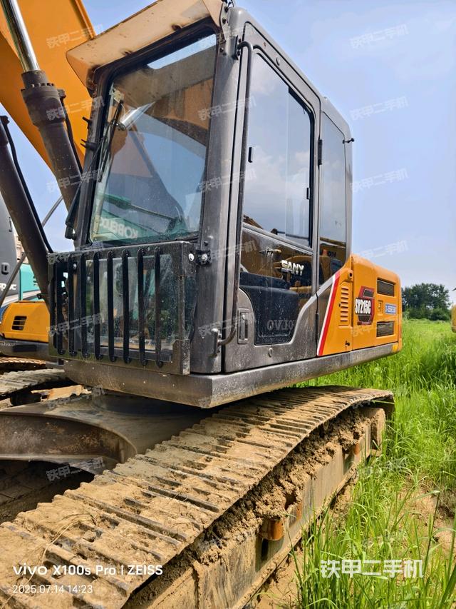 驾驶室整体(整机外观) 驾驶室整体(整机外观)