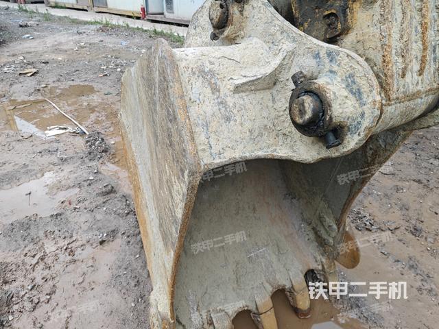 铲斗右后整体(工作和回转装置) 铲斗右后整体(工作和回转装置)