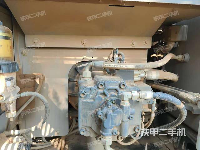液壓泵艙室正面整體(整機(jī)外觀) 液壓泵艙室正面整體(整機(jī)外觀)