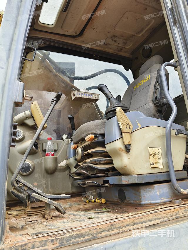 驾驶室整体（整机外观）