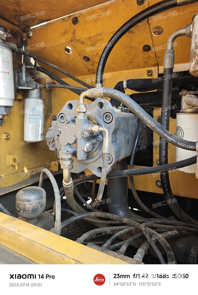 液压泵舱室正面整体(整机外观) 液压泵舱室正面整体(整机外观)