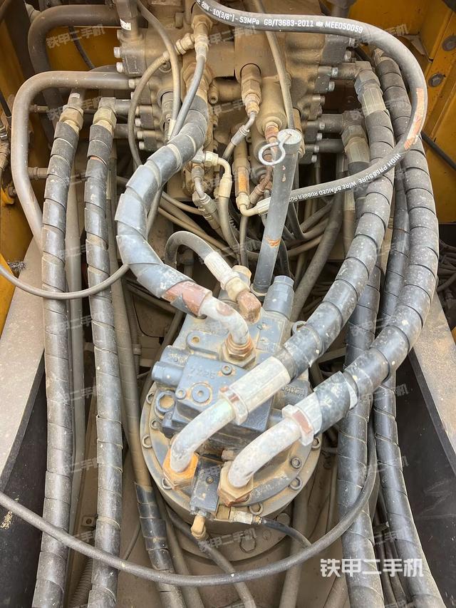 回轉(zhuǎn)馬達和主控閥（整機外觀）