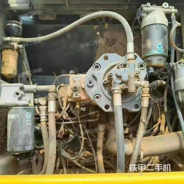液壓泵艙室正面整體(整機(jī)外觀) 液壓泵艙室正面整體(整機(jī)外觀)