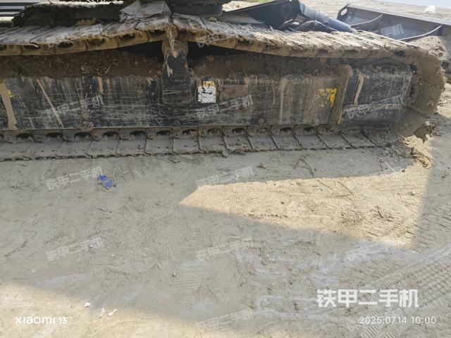 单侧履带整体(整机外观) 单侧履带整体(整机外观)
