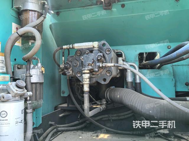 液压泵舱室正面整体(整机外观) 液压泵舱室正面整体(整机外观)