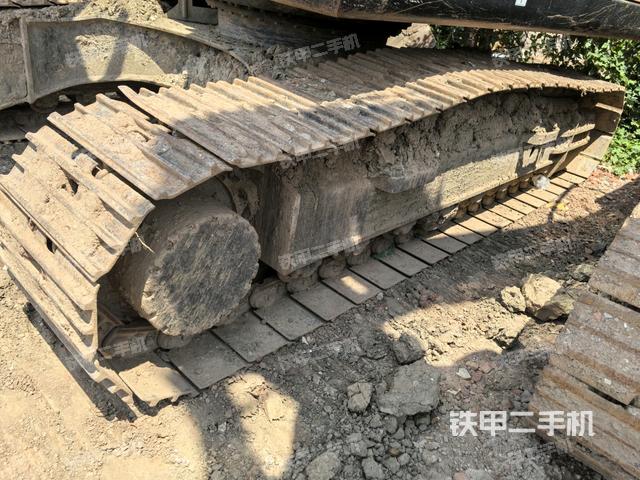 单侧履带整体(整机外观) 单侧履带整体(整机外观)