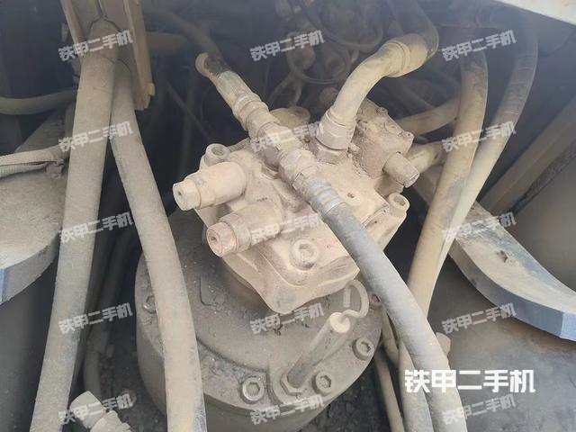 回轉(zhuǎn)馬達(dá)和主控閥(整機(jī)外觀) 回轉(zhuǎn)馬達(dá)和主控閥(整機(jī)外觀)