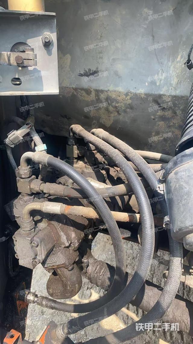 液壓泵艙室正面整體(整機(jī)外觀) 液壓泵艙室正面整體(整機(jī)外觀)