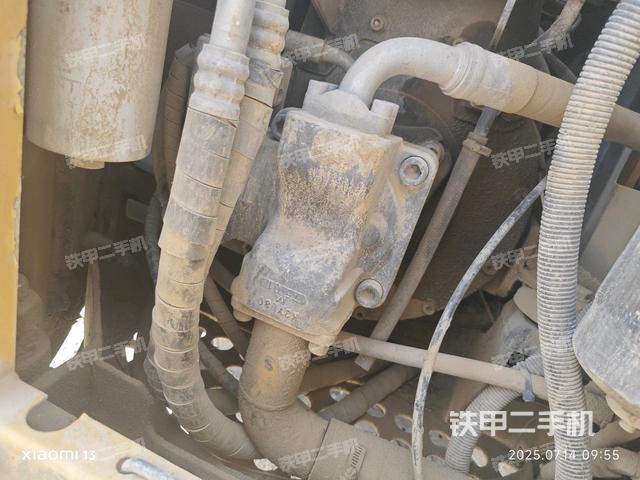 液压泵舱室正面整体(整机外观) 液压泵舱室正面整体(整机外观)