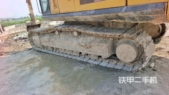 右侧履带整体(行走机构) 右侧履带整体(行走机构)