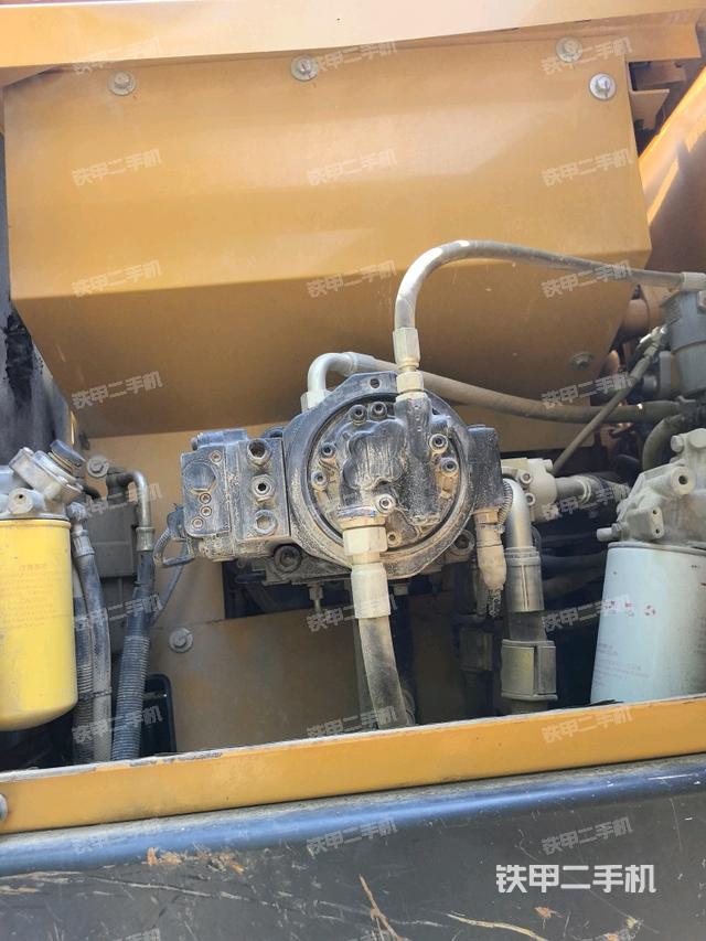 液压泵舱室正面整体(整机外观) 液压泵舱室正面整体(整机外观)