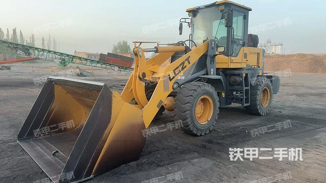 工作裝置整體(整機(jī)外觀及大件) 工作裝置整體(整機(jī)外觀及大件)