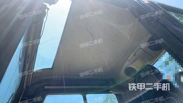 驾驶室顶部(整机外观) 驾驶室顶部(整机外观)