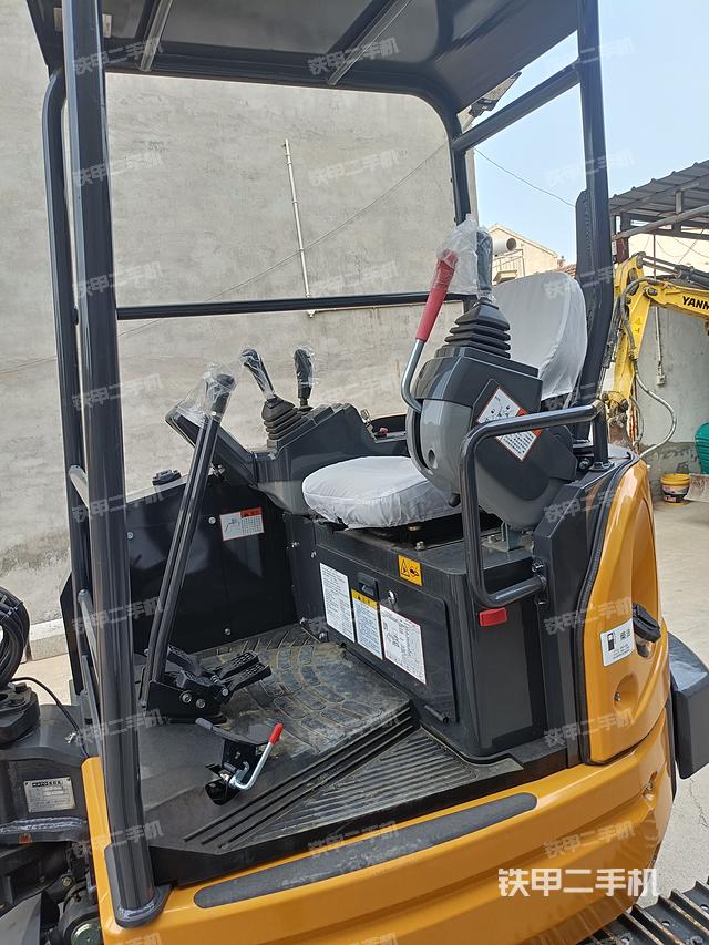 驾驶室顶部（整机外观）