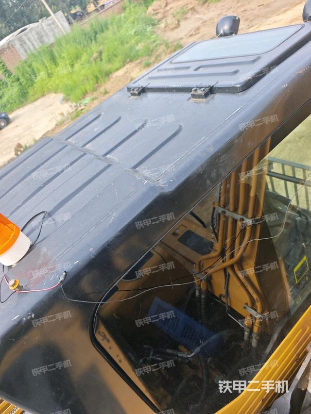 駕駛室頂部(整機外觀) 駕駛室頂部(整機外觀)