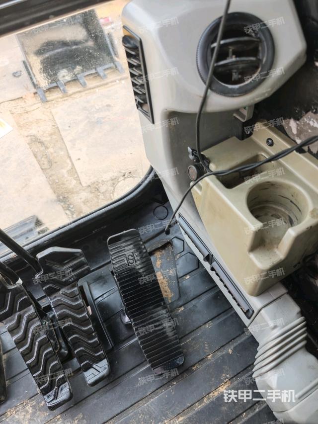 顶棚整体(驾驶室部分) 顶棚整体(驾驶室部分)