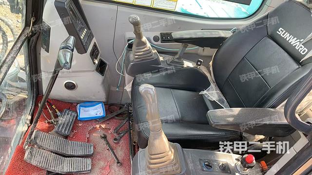 驾驶室整体（整机外观）