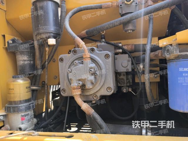 液壓泵艙室正面整體(整機(jī)外觀) 液壓泵艙室正面整體(整機(jī)外觀)