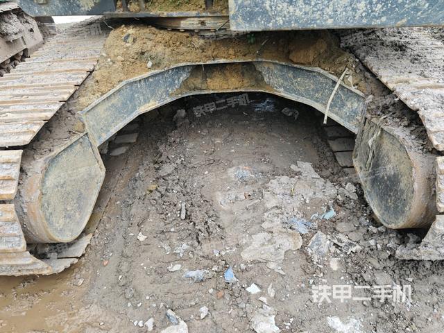 转盘和下车架正前(工作和回转装置) 转盘和下车架正前(工作和回转装置)