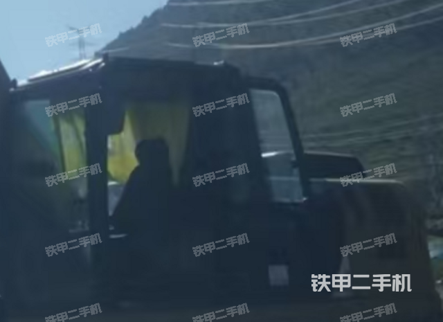 驾驶室顶部（整机外观）