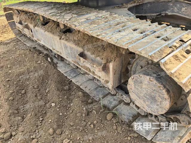 单侧履带整体(整机外观) 单侧履带整体(整机外观)