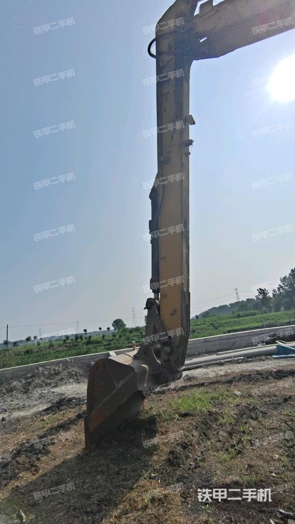 小臂整体左后(工作和回转装置) 小臂整体左后(工作和回转装置)