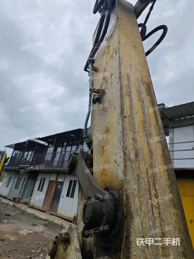 小臂整体左后(工作和回转装置) 小臂整体左后(工作和回转装置)