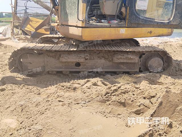 单侧履带整体(整机外观) 单侧履带整体(整机外观)