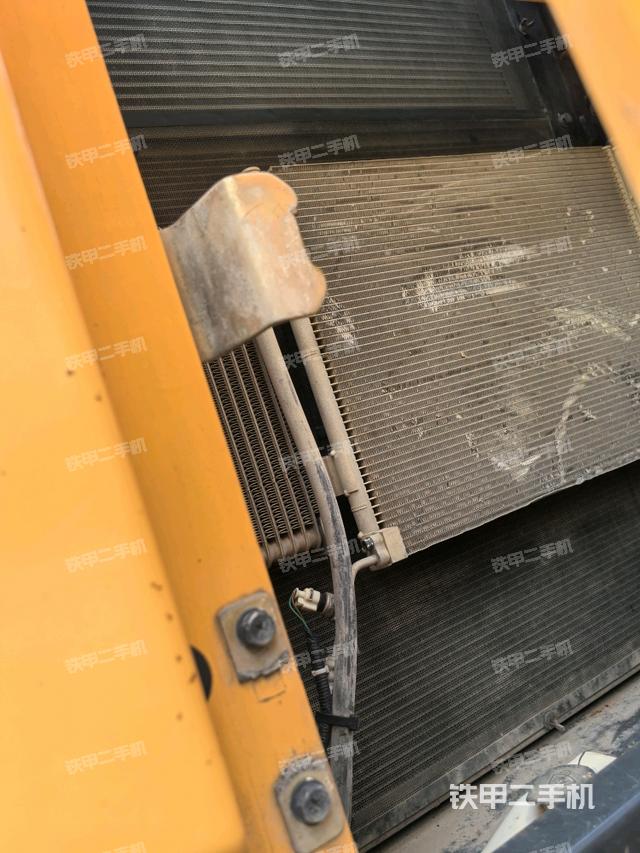 散热器正面(大件舱室) 散热器正面(大件舱室)