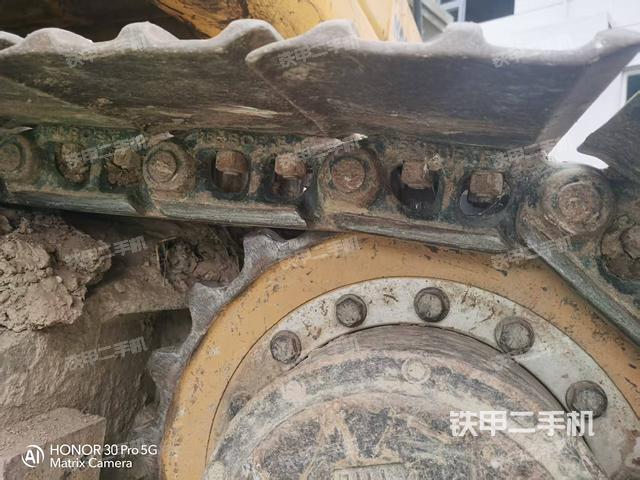 单侧履带整体(整机外观) 单侧履带整体(整机外观)