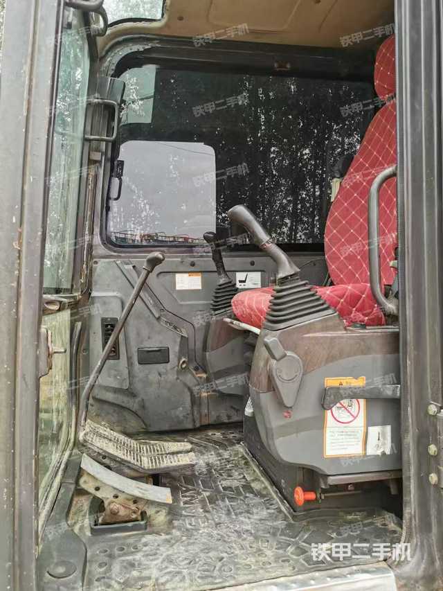 驾驶室整体(整机外观) 驾驶室整体(整机外观)