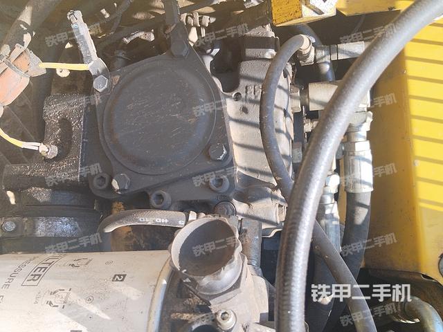 液压泵舱室正面整体(整机外观) 液压泵舱室正面整体(整机外观)