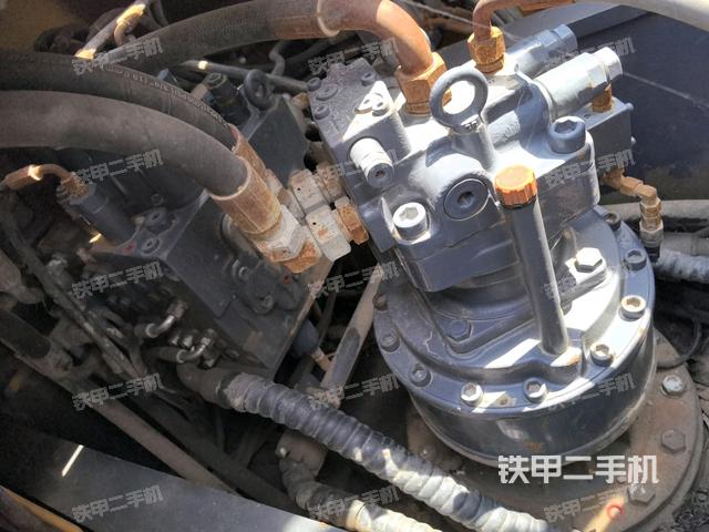 回轉(zhuǎn)馬達(dá)和主控閥(整機(jī)外觀) 回轉(zhuǎn)馬達(dá)和主控閥(整機(jī)外觀)