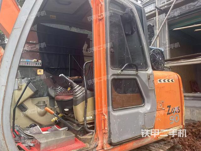 驾驶室整体(整机外观) 驾驶室整体(整机外观)