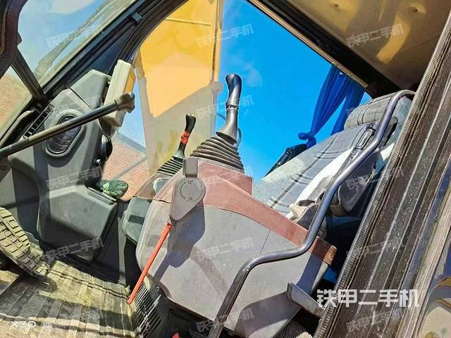 驾驶室整体(整机外观) 驾驶室整体(整机外观)