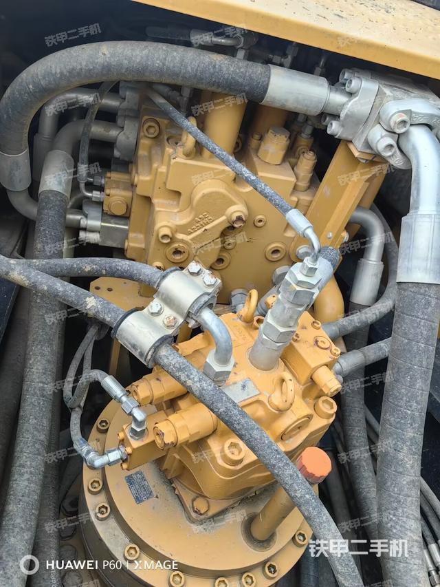 回轉(zhuǎn)馬達(dá)和主控閥(整機(jī)外觀) 回轉(zhuǎn)馬達(dá)和主控閥(整機(jī)外觀)