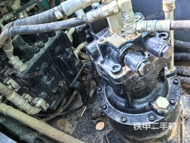 回轉(zhuǎn)馬達和主控閥(整機外觀) 回轉(zhuǎn)馬達和主控閥(整機外觀)