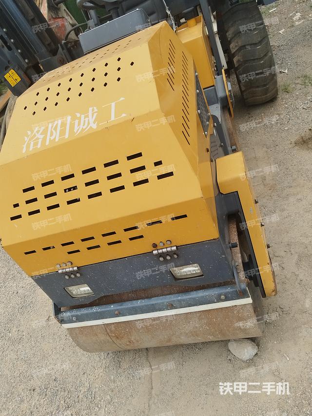 國(guó)機(jī)洛建2Y6X8B壓路機(jī)