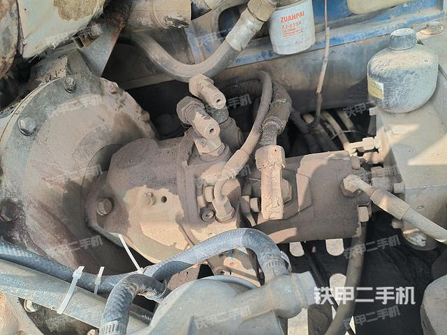 液压泵舱室正面整体(整机外观) 液压泵舱室正面整体(整机外观)